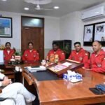 भारतीय वायु सेना की सारंग हेलीकॉप्टर डिस्प्ले टीम ने मुख्यमंत्री साय से की मुलाकात